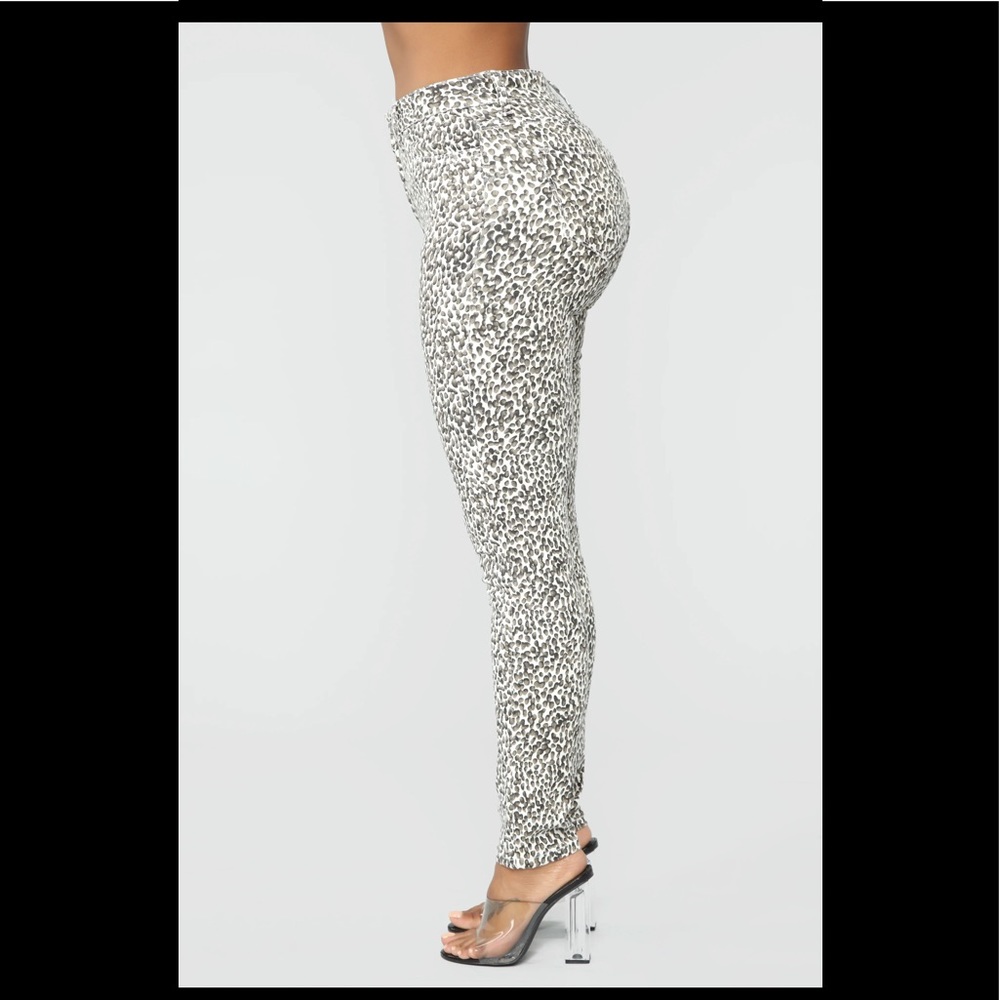 Leopard print skinny jeans